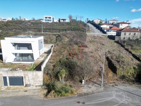 Lote Urbano de 650 m² com Excelente Localização e Vista Panorâmica em Seroa, Paços de Ferreira