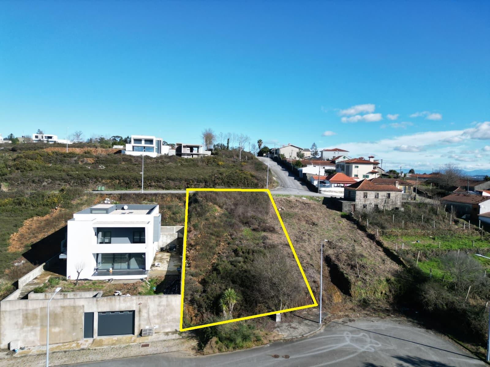 Lote Urbano de 650 m² com Excelente Localização e Vista Panorâmica em Seroa, Paços de Ferreira