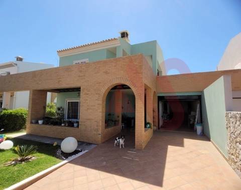 Moradia em Banda T4 com Piscina em Almancil, Loulé