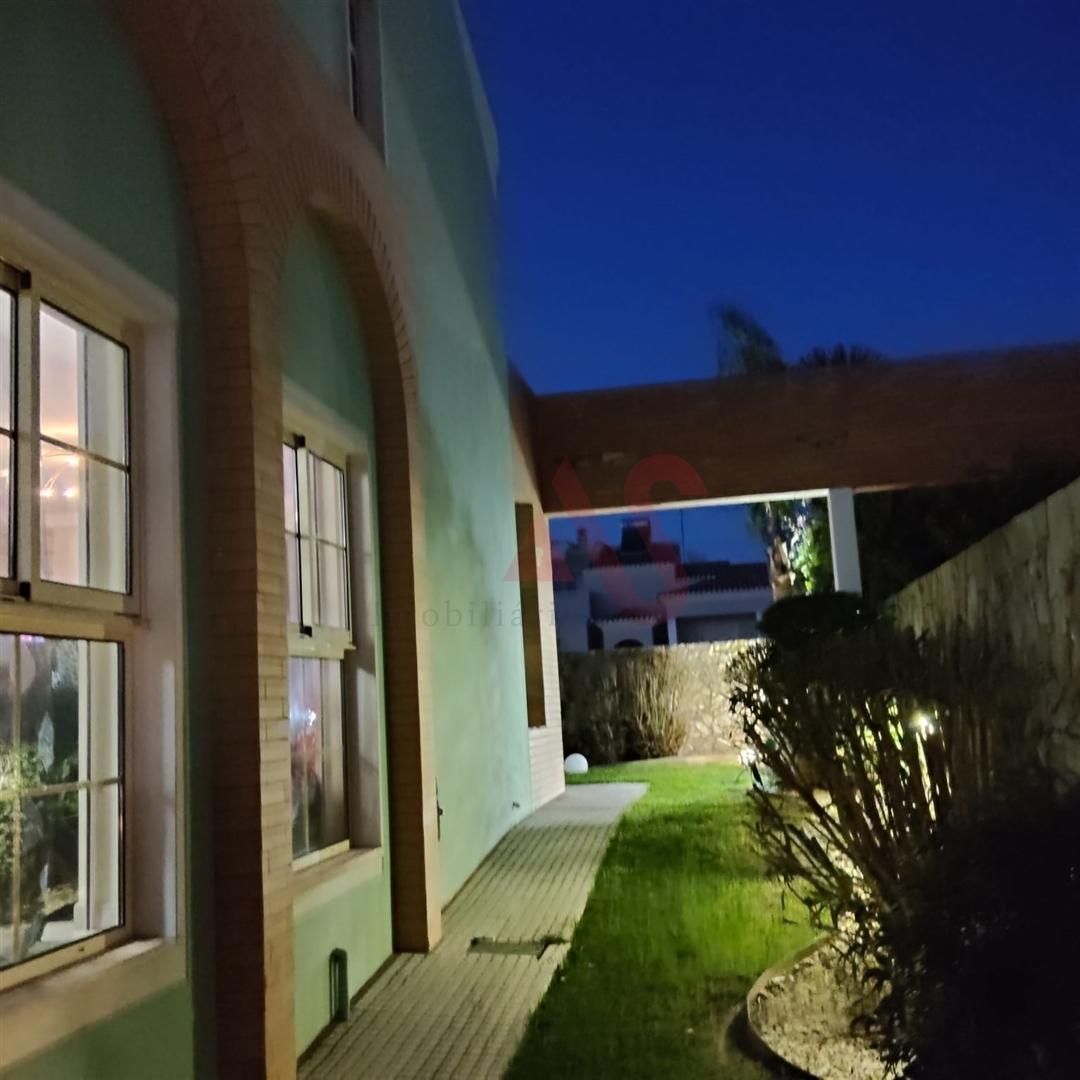 Moradia em Banda T4 com Piscina em Almancil, Loulé