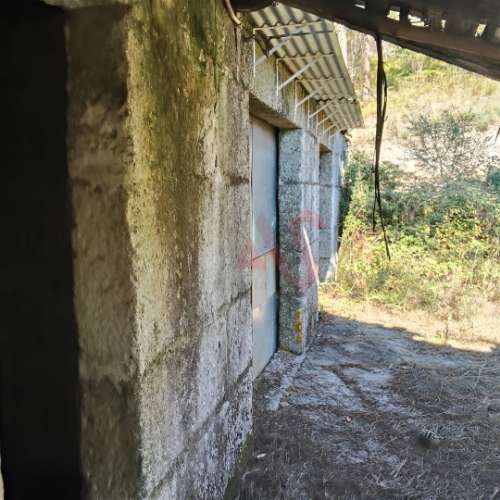 Moradia T3 para restaurar com terreno em Seidões, Fafe