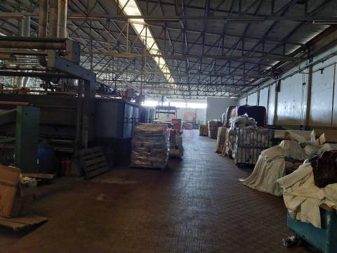 Armazém Industrial com 16.317,70 m² em Vila das Aves, Santo Tirso