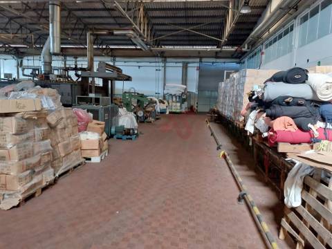 Armazém Industrial com 16.317,70 m² em Vila das Aves, Santo Tirso