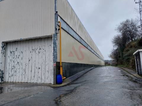 Armazém Industrial com 16.317,70 m² em Vila das Aves, Santo Tirso