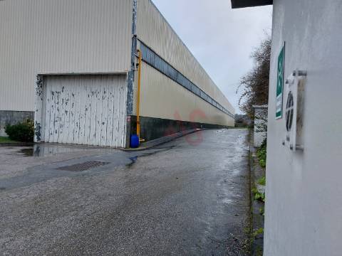 Armazém Industrial com 16.317,70 m² em Vila das Aves, Santo Tirso