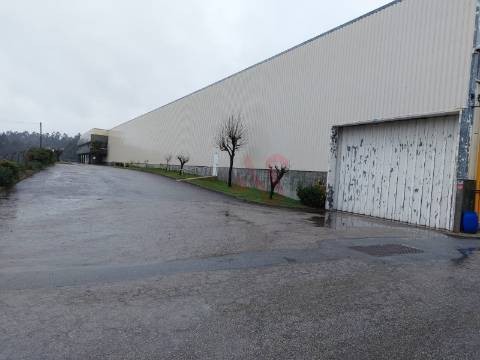 Armazém Industrial com 16.317,70 m² em Vila das Aves, Santo Tirso