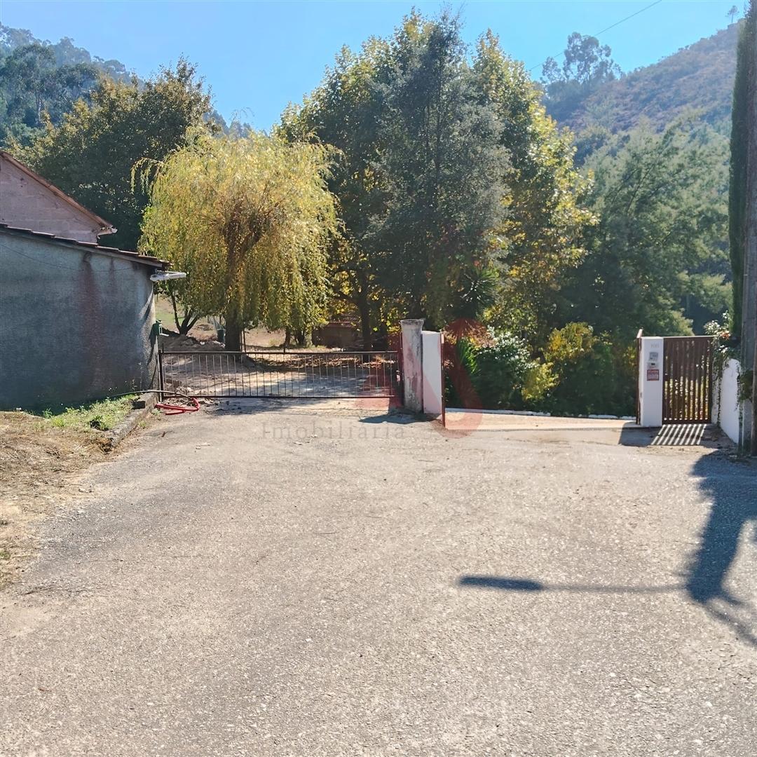Quintinha com 12.770 m² em Barrosas - Santo Estêvão, Lousada