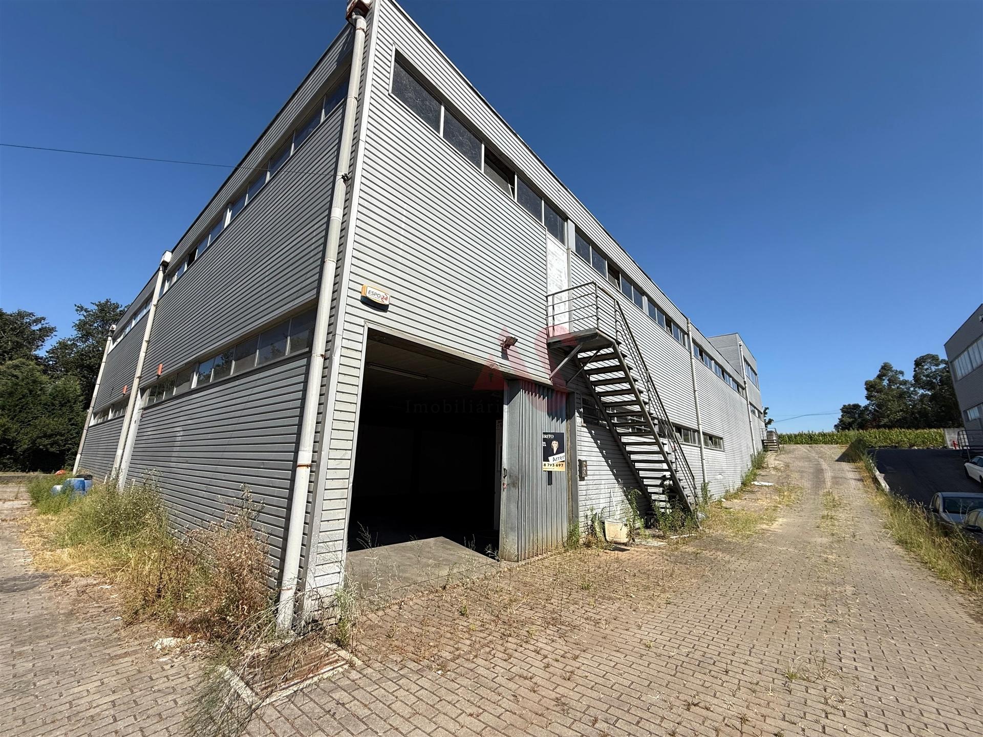 Armazém Industrial com 356,50 m² em Manhente, Barcelos