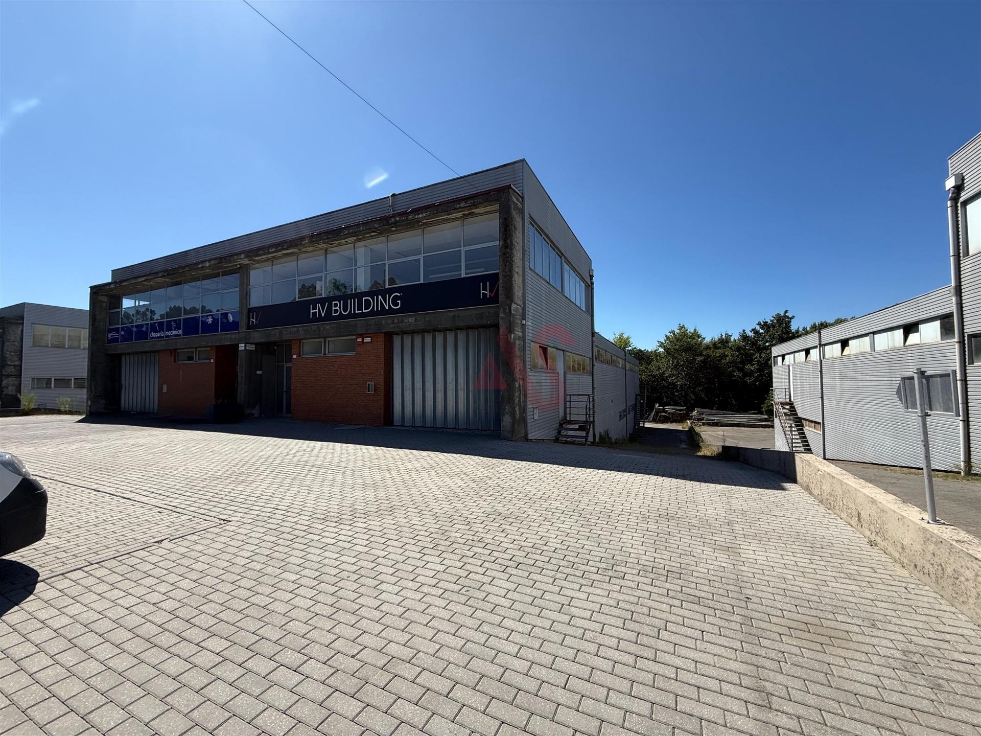 Armazém Industrial com 356,50 m² em Manhente, Barcelos