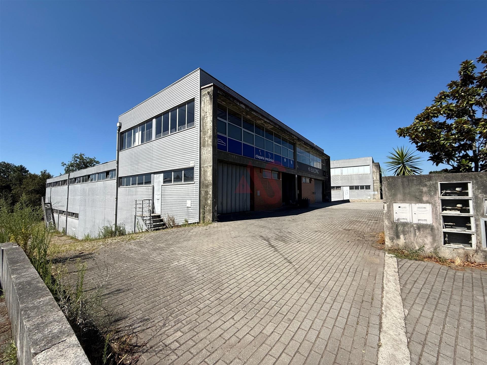 Armazém Industrial com 356,50 m² em Manhente, Barcelos