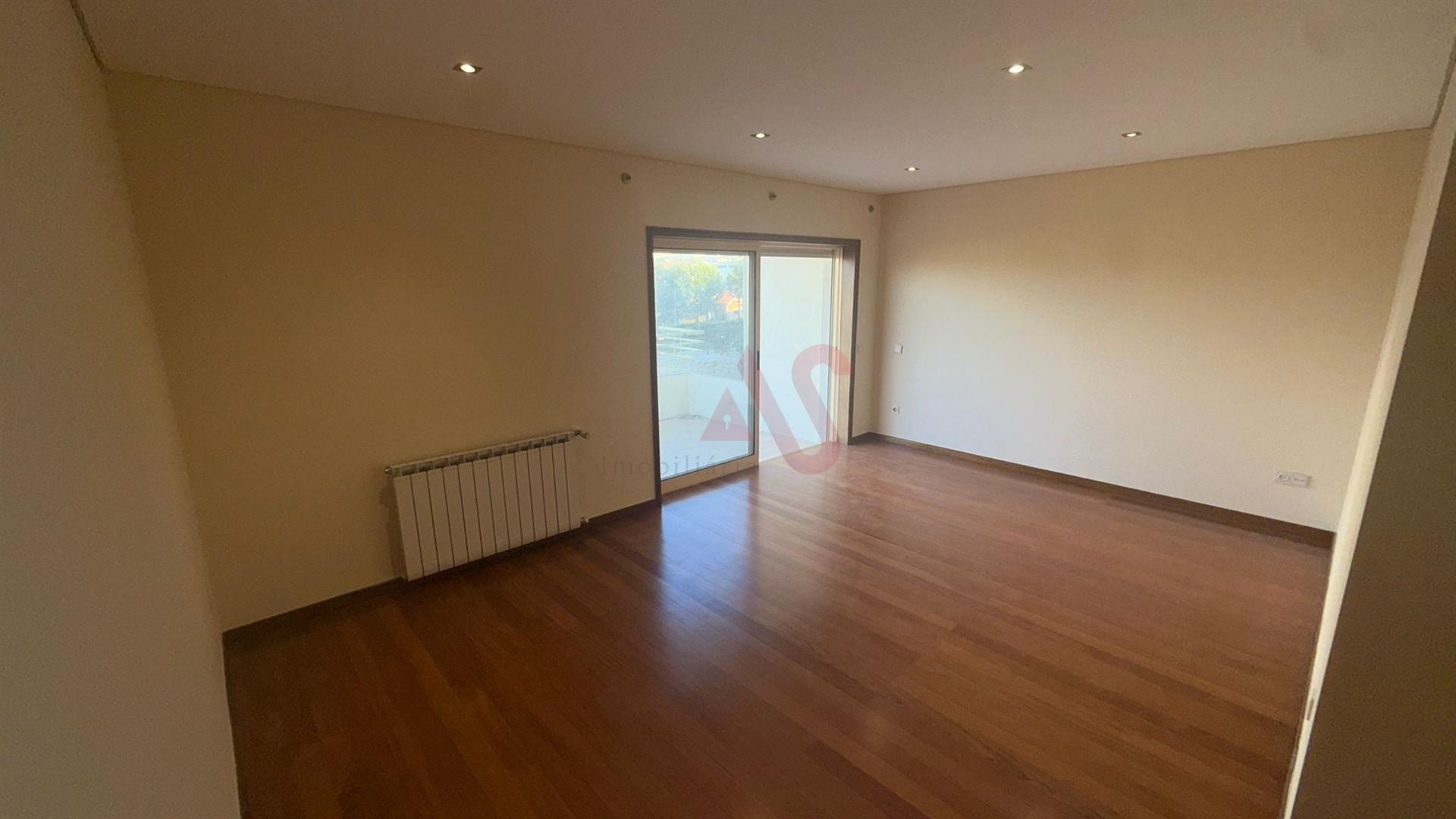 Apartamento T1 com Garagem – A 2 Minutos do Centro de Felgueiras para arrendar