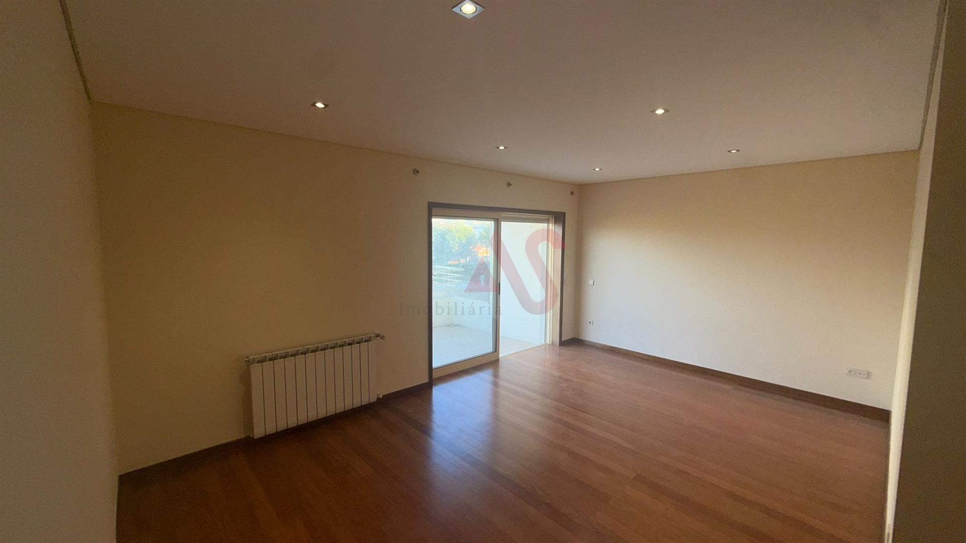 Apartamento T1 com Garagem – A 2 Minutos do Centro de Felgueiras para arrendar