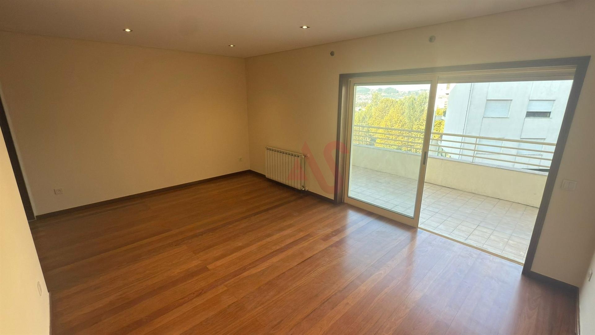 Apartamento T1 com Garagem – A 2 Minutos do Centro de Felgueiras para arrendar