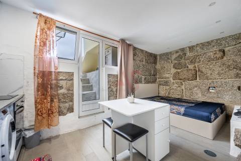 Prédio para Investimento composto por 3 T0 e 1 T1 | Rua Francisco Agra – Guimarães