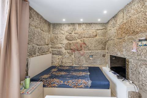 Prédio para Investimento composto por 3 T0 e 1 T1 | Rua Francisco Agra – Guimarães