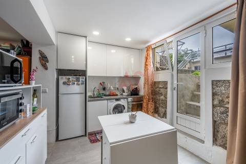 Prédio para Investimento composto por 3 T0 e 1 T1 | Rua Francisco Agra – Guimarães