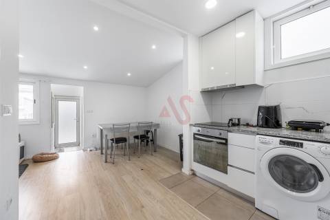 Prédio para Investimento composto por 3 T0 e 1 T1 | Rua Francisco Agra – Guimarães