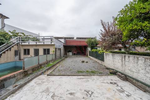 Prédio para Investimento composto por 3 T0 e 1 T1 | Rua Francisco Agra – Guimarães