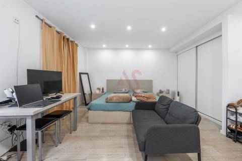 Prédio para Investimento composto por 3 T0 e 1 T1 | Rua Francisco Agra – Guimarães