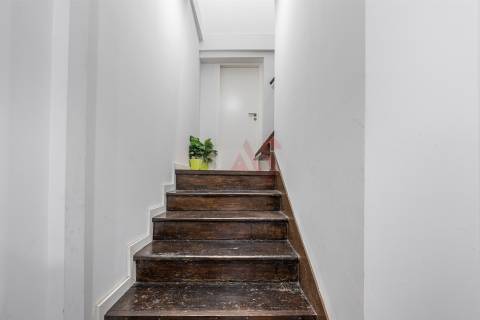 Prédio para Investimento composto por 3 T0 e 1 T1 | Rua Francisco Agra – Guimarães