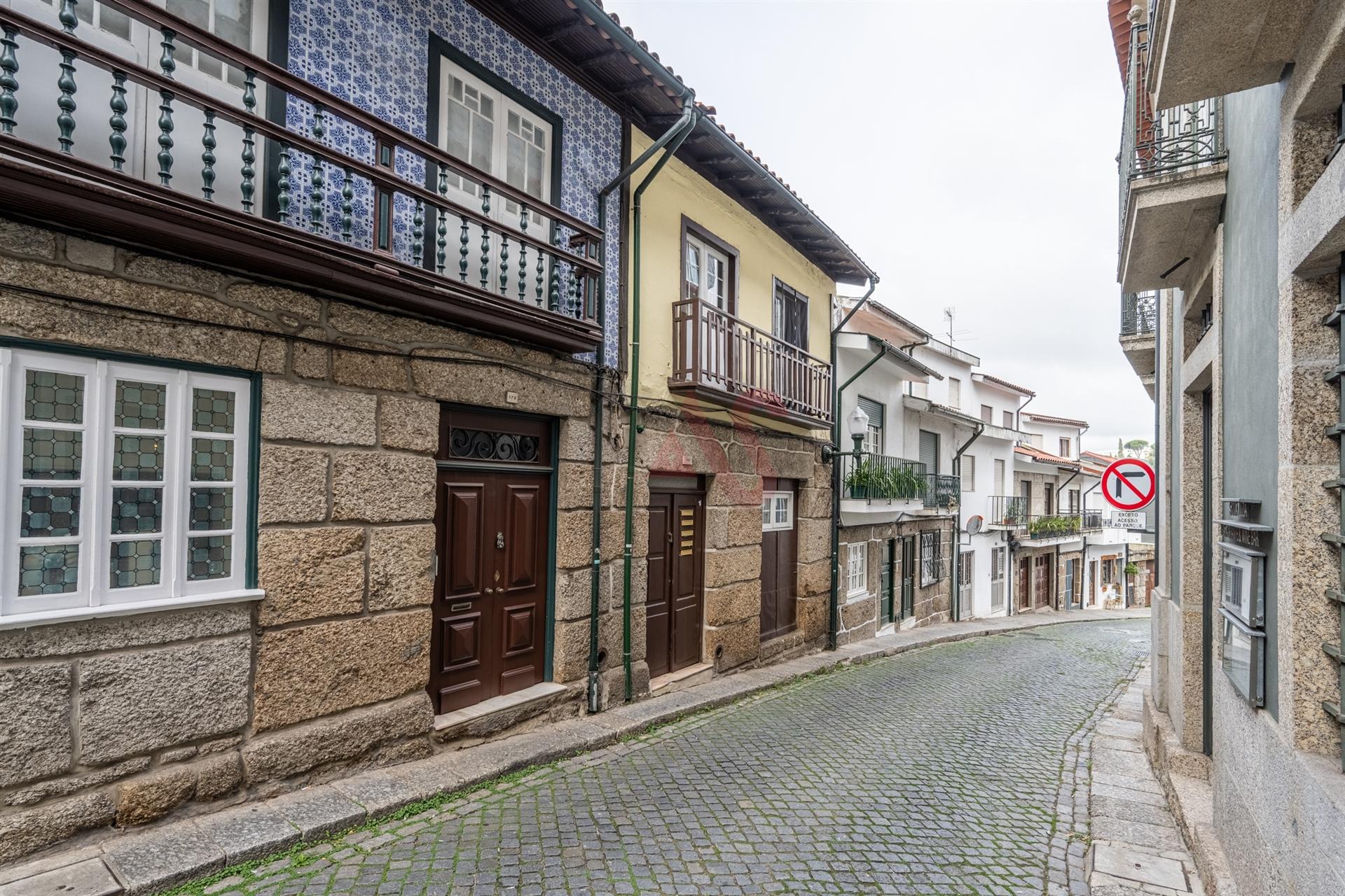 Prédio para Investimento composto por 3 T0 e 1 T1 | Rua Francisco Agra – Guimarães