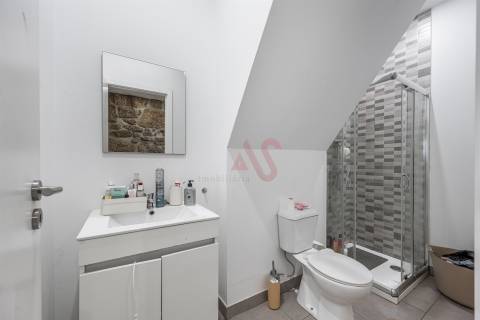 Prédio para Investimento composto por 3 T0 e 1 T1 | Rua Francisco Agra – Guimarães