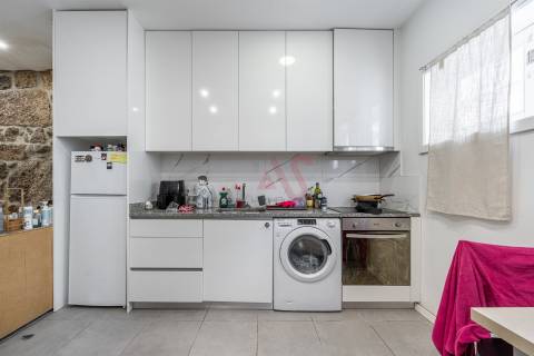 Prédio para Investimento composto por 3 T0 e 1 T1 | Rua Francisco Agra – Guimarães