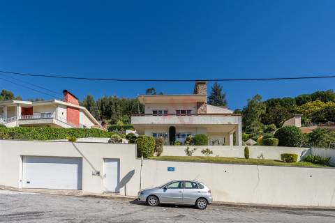 Moradia T5 com Vista Deslumbrante sobre a Cidade de Vizela