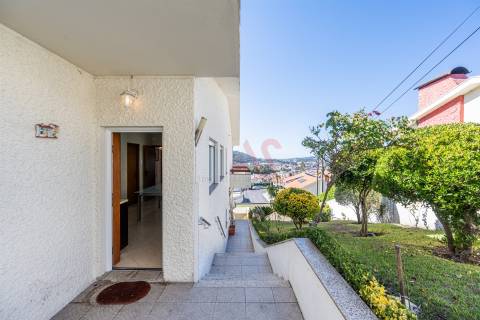 Moradia T5 com Vista Deslumbrante sobre a Cidade de Vizela