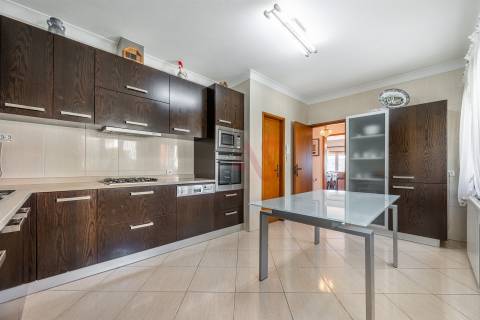 Moradia T5 com Vista Deslumbrante sobre a Cidade de Vizela