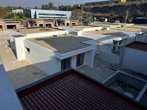 Moradia em Banda T3 de RC em construção em Pias, Lousada