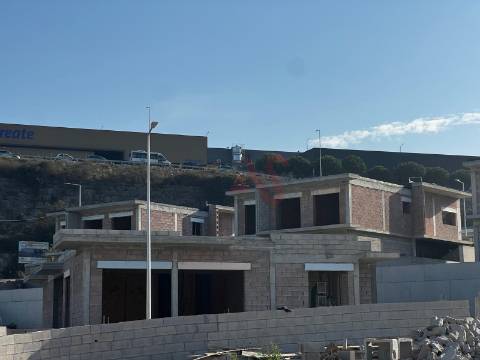 Moradia em Banda T3 de 2 pisos em construção em Pias, Lousada