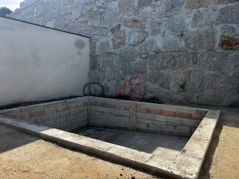 Moradia em Banda T3 de 2 pisos em construção em Pias, Lousada