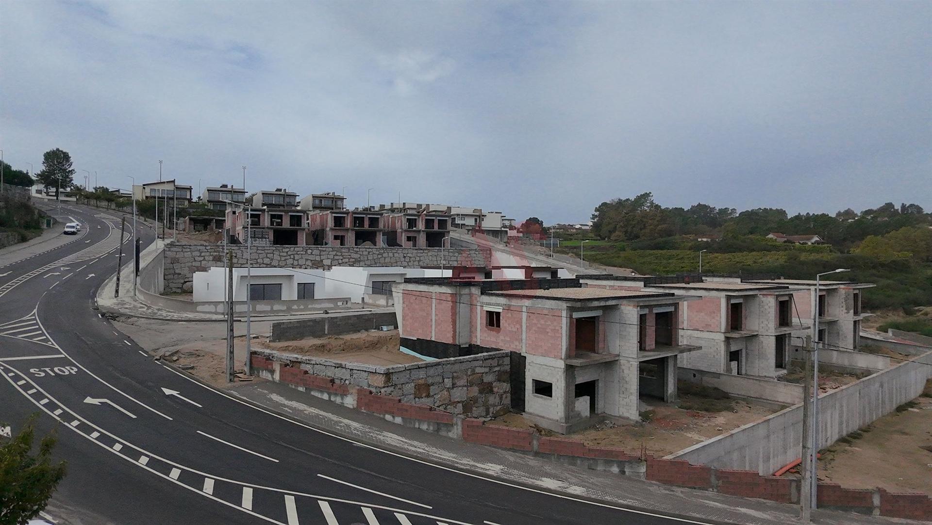 Moradia em Banda T3 de 2 pisos em construção em Pias, Lousada