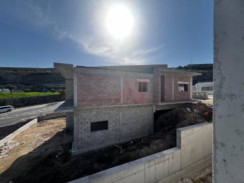 Moradia T3 de RC com piscina em construção em Pias, Lousada