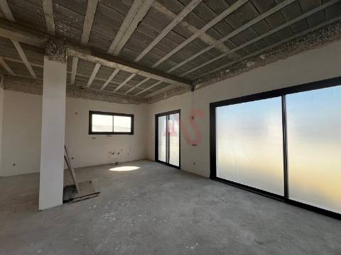 Moradia T3 de RC com piscina em construção em Pias, Lousada