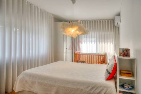 Apartamento T2 com Varanda e Garagem em Fermentões, Guimarães