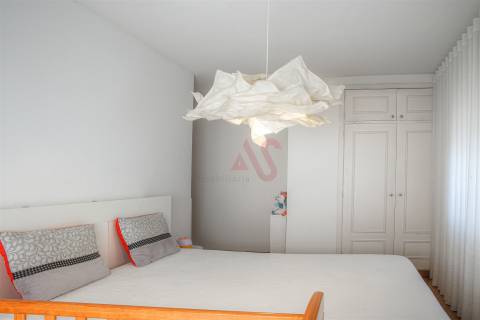 Apartamento T2 com Varanda e Garagem em Fermentões, Guimarães