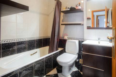 Apartamento T2 com Varanda e Garagem em Fermentões, Guimarães