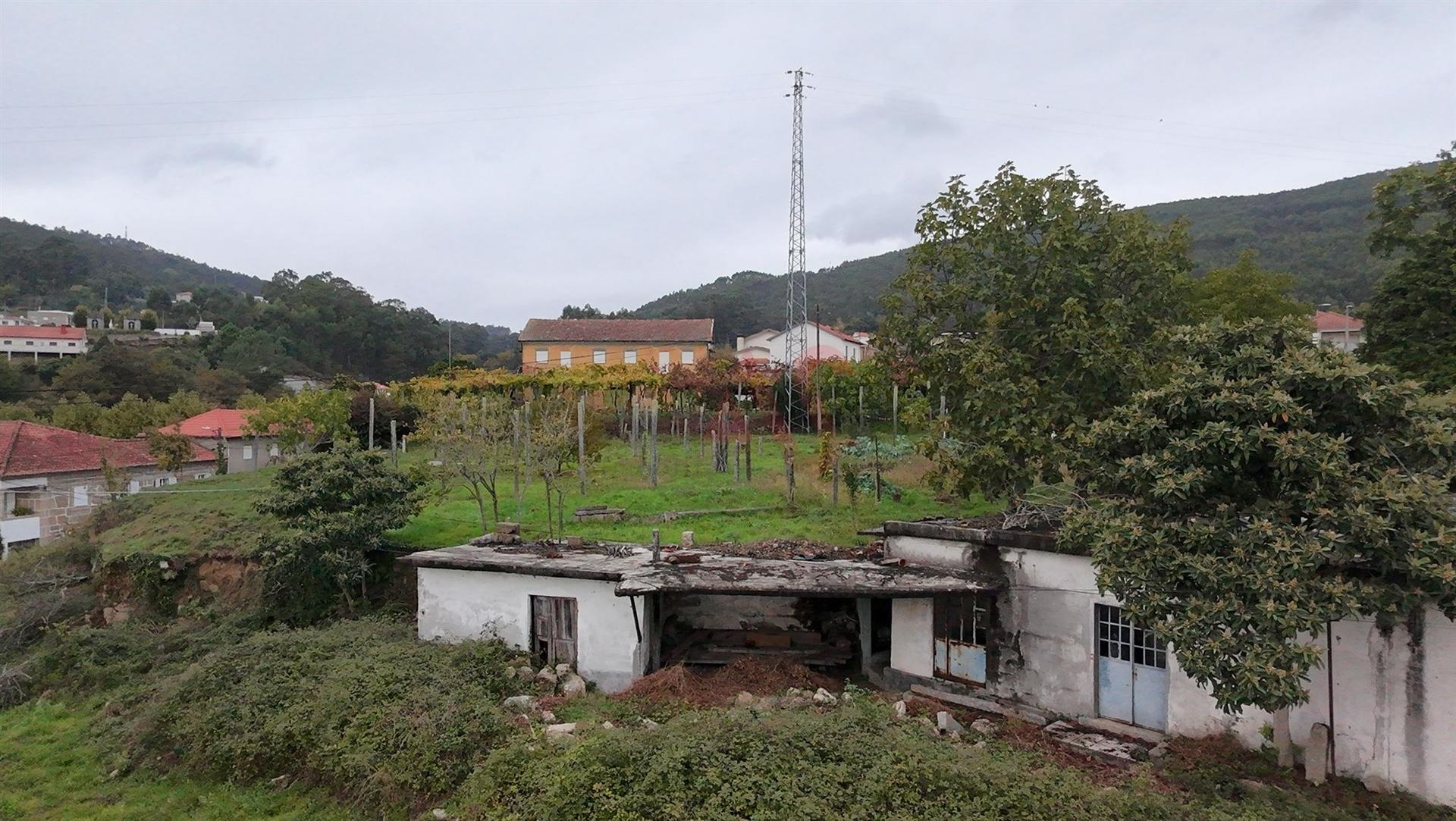 Terreno de construção com 2.800 m² em Sousela, Lousada