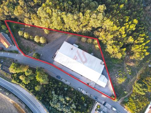 Armazém industrial com 2.000 m² em Vila Fria, Felgueiras