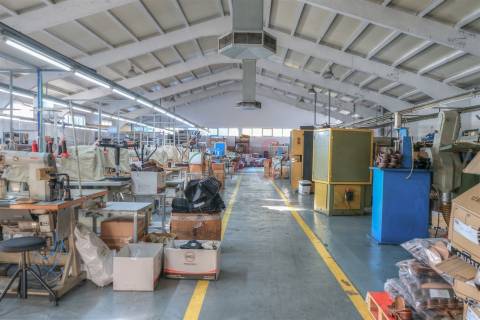 Armazém industrial com 2.000 m² em Vila Fria, Felgueiras