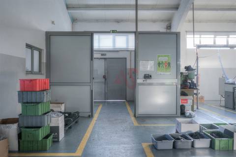 Armazém industrial com 2.000 m² em Vila Fria, Felgueiras
