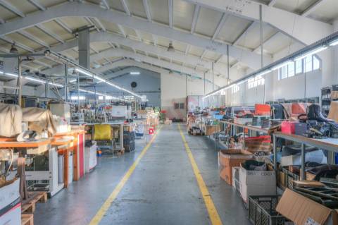 Armazém industrial com 2.000 m² em Vila Fria, Felgueiras