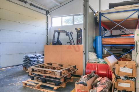 Armazém industrial com 2.000 m² em Vila Fria, Felgueiras
