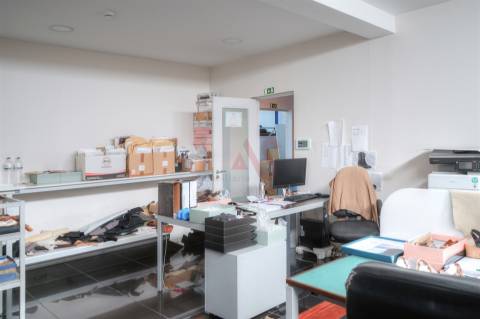 Armazém industrial com 2.000 m² em Vila Fria, Felgueiras