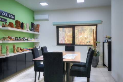 Armazém industrial com 2.000 m² em Vila Fria, Felgueiras