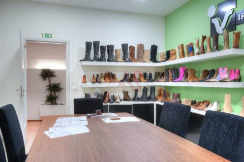 Armazém industrial com 2.000 m² em Vila Fria, Felgueiras