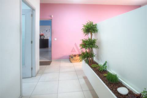 Armazém industrial com 2.000 m² em Vila Fria, Felgueiras