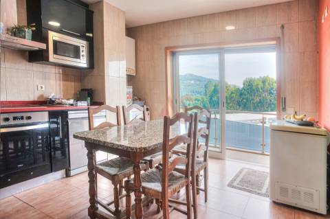 Apartamento T3 com vista panorâmica em São João das Caldas de Vizela